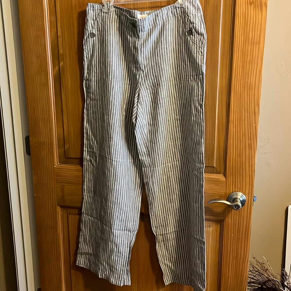 Chico size 1 ( check Chico size chart) linen wide leg  gray and white pants